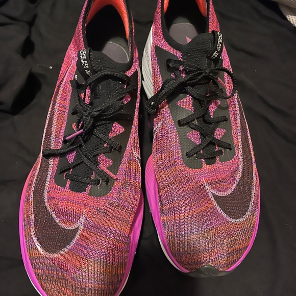 Men's Nike Sneaker - Picture 1 of 3